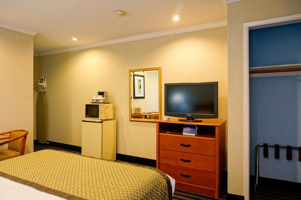 Hotel Parmani Palo Alto Bagian luar foto
