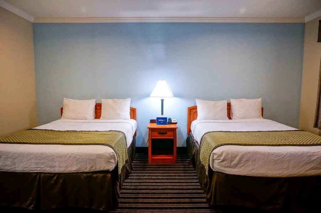 Hotel Parmani Palo Alto Bagian luar foto