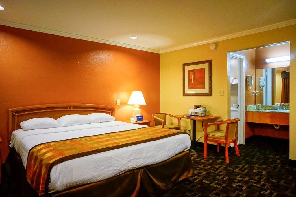 Hotel Parmani Palo Alto Bagian luar foto