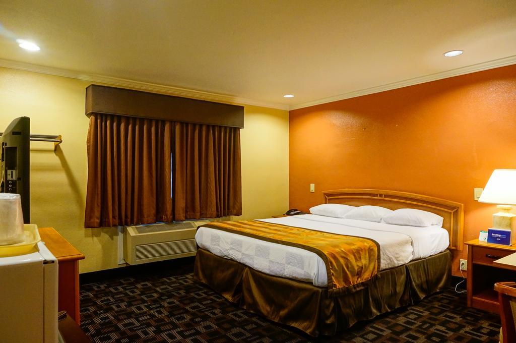 Hotel Parmani Palo Alto Bagian luar foto